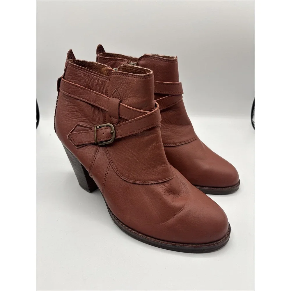 EMU‎  Women's Seville Ankle Sheepskin + Leather Block Heel Boots Size 9